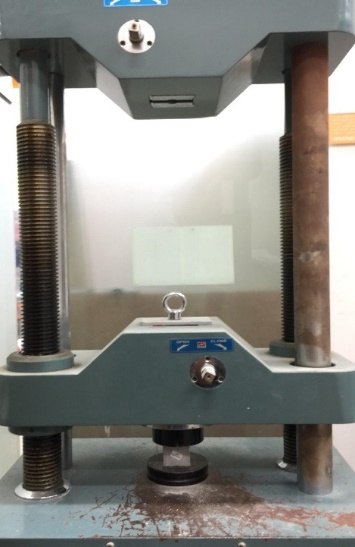 Compressive strength test in a universal testing machine